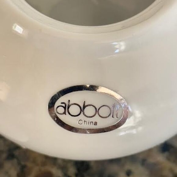 Set of Tea ware  White Elephant Porcelain Teapot, Sugar Bowl and Creamer Jug - Picture 6 of 12